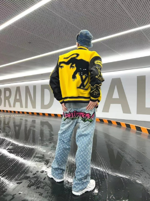 LV Jeans | 7326674403